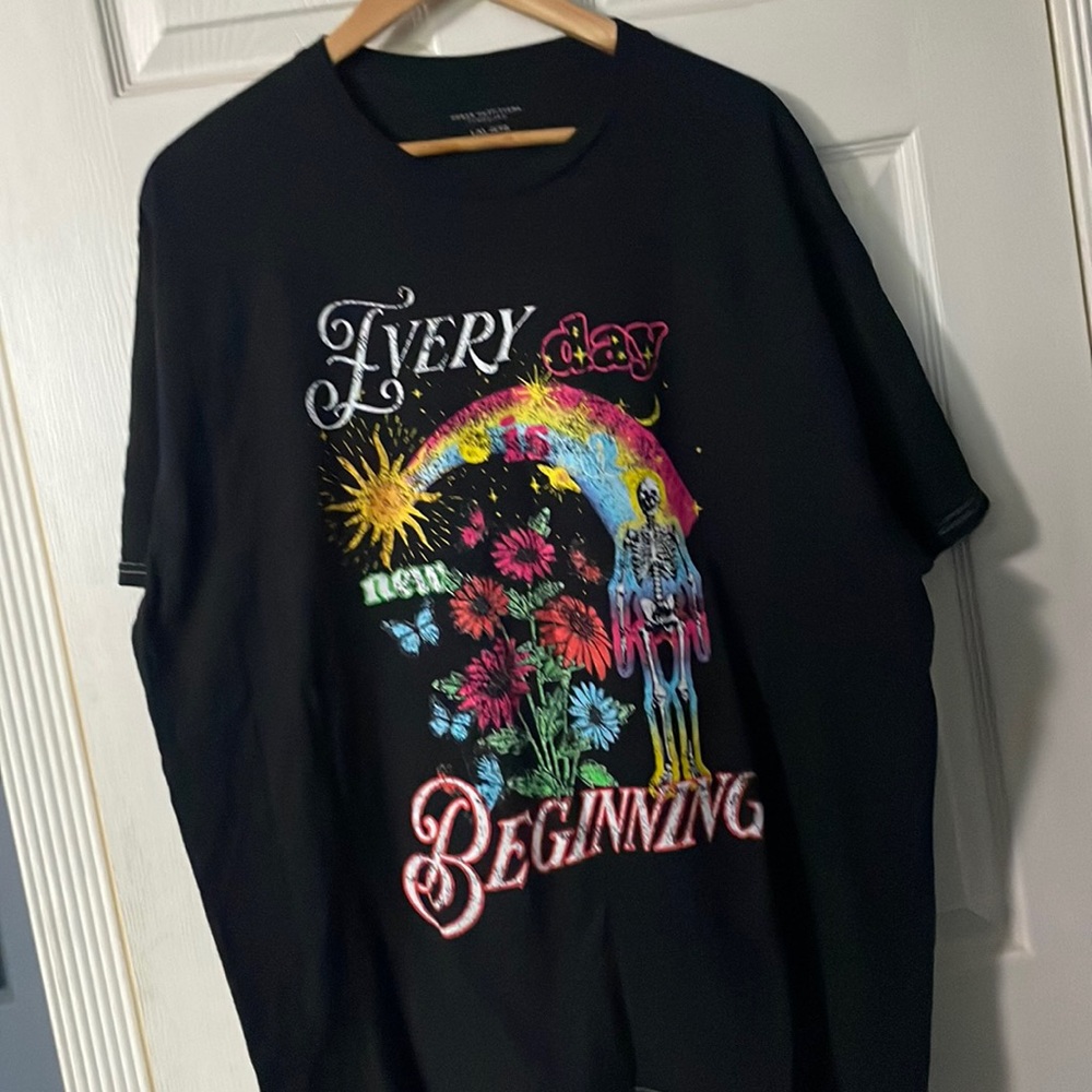 Unisex L/XL urban outfitters black graphic tee